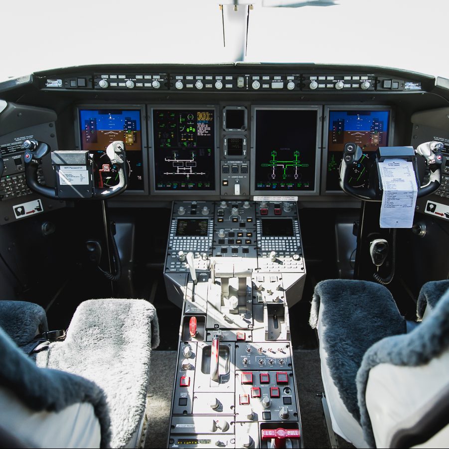 53395181-0-N300WK-50-charter-plane-pilot-seats