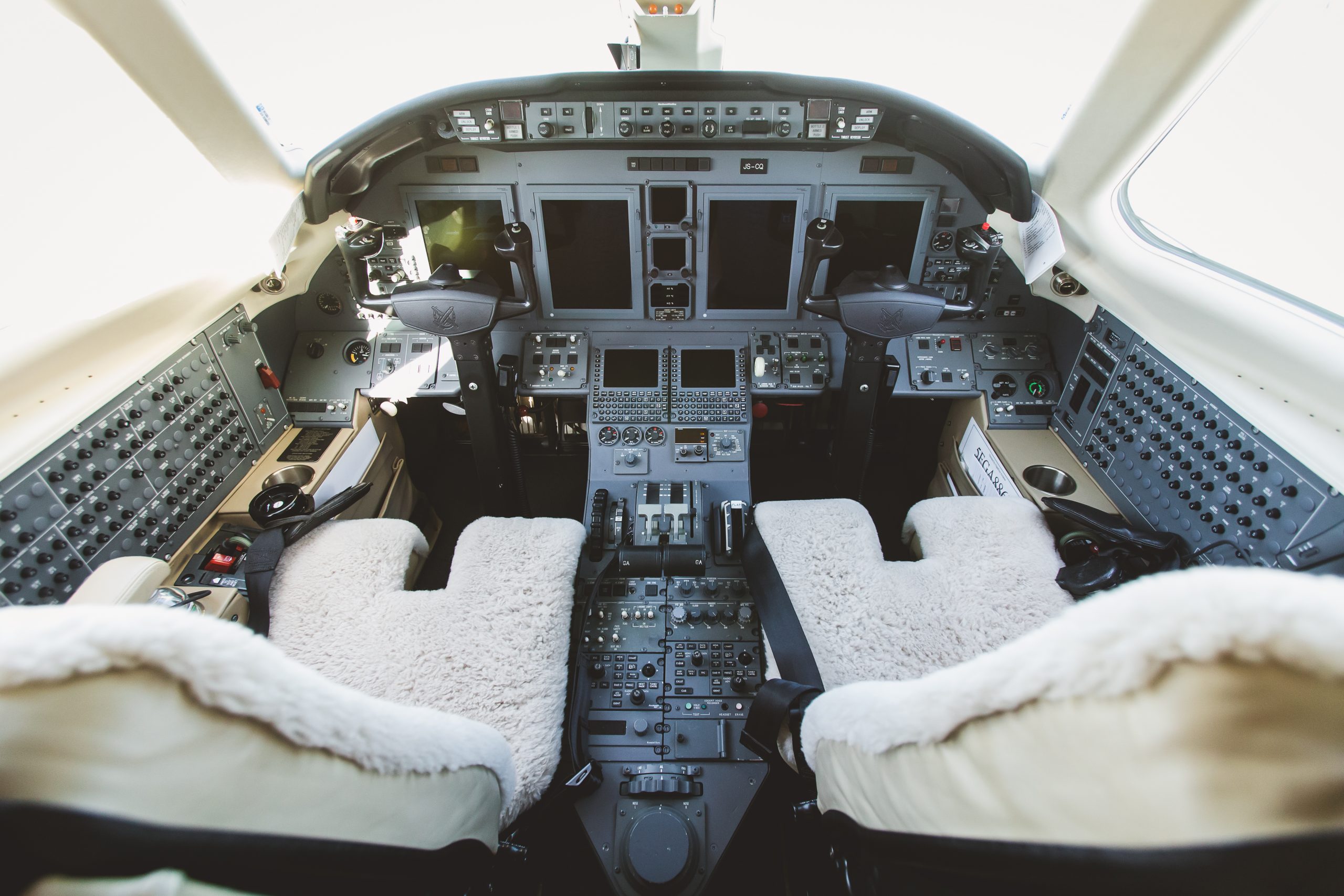 N975MD-28-charter-plane-pilot-seats-close-view