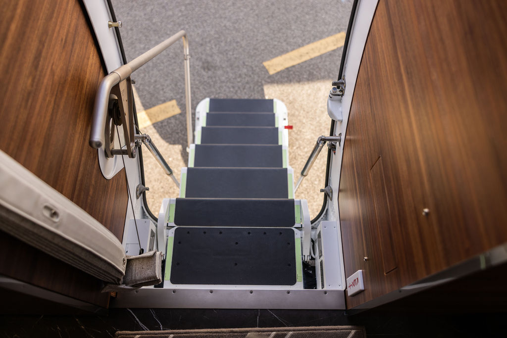 FGC-N454CL-Interior-Daylight-22