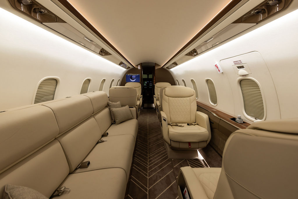 FGC-N454CL-Interior-LightsOn-08