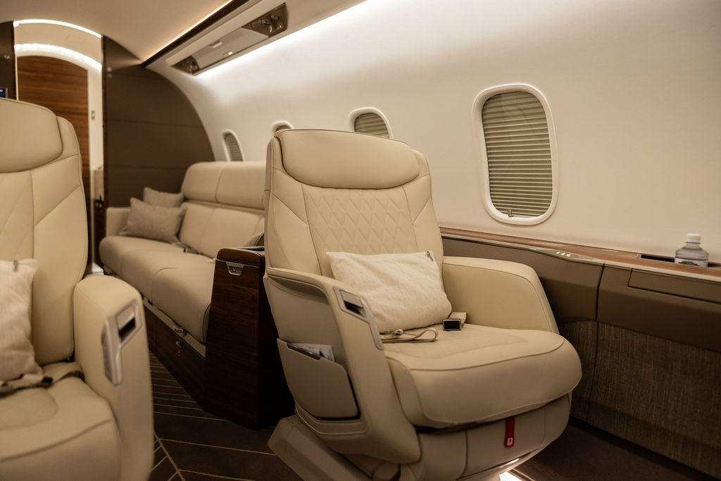 FGC-N454CL-Interior-LightsOn-26